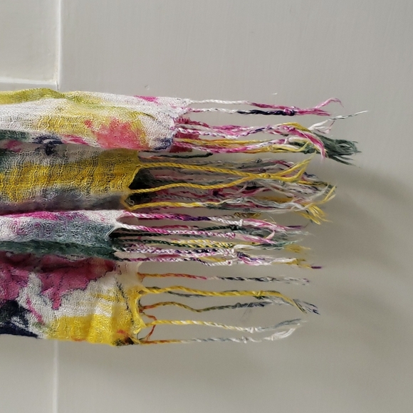 Floral print ladies scarf - Picture 3 of 3